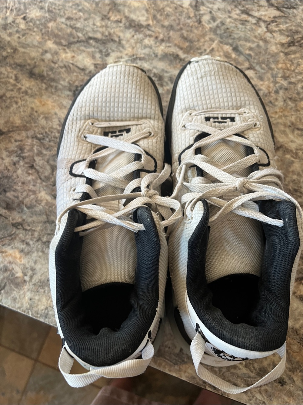 Nike Men's White and Black Athletic Shoes